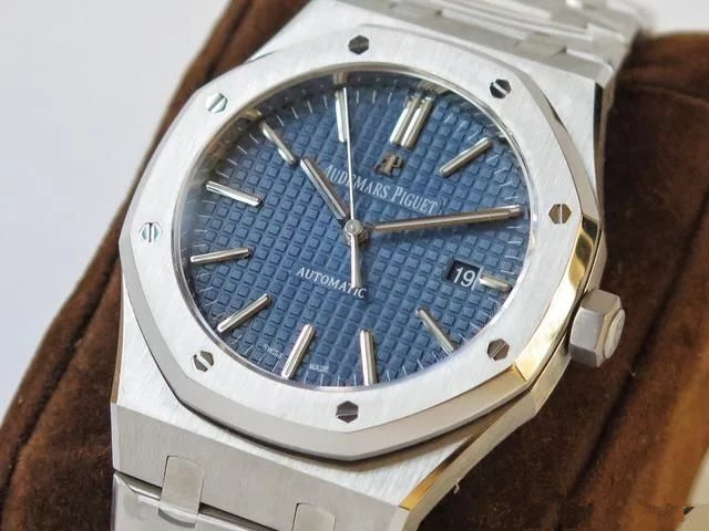 The price of steel Audemars Piguet replica watches is high.