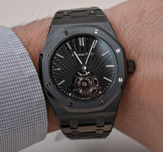 The all-black design makes this timepiece very cool.