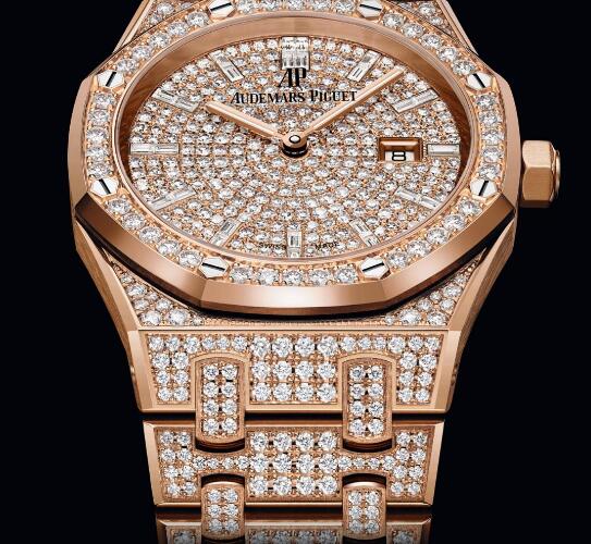 The diamonds model will make your mother very noble and elegant.