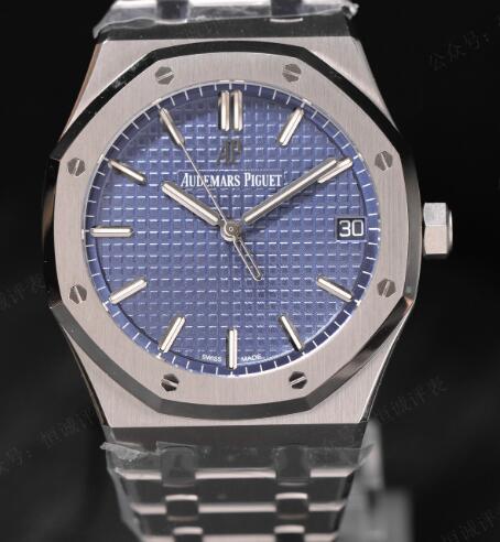 Swiss imitation watches are fashionable with blue color.